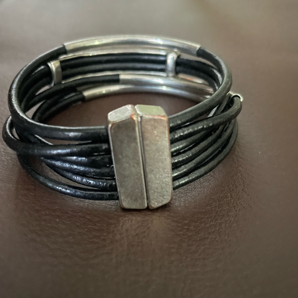 Silver and leather bracelet - Picture 2 of 2